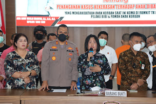Polres Tanah Karo Gelar Konferensi Pers Kasus Bocah 4 Tahun Yang Disiksa Paman & Bibinya 