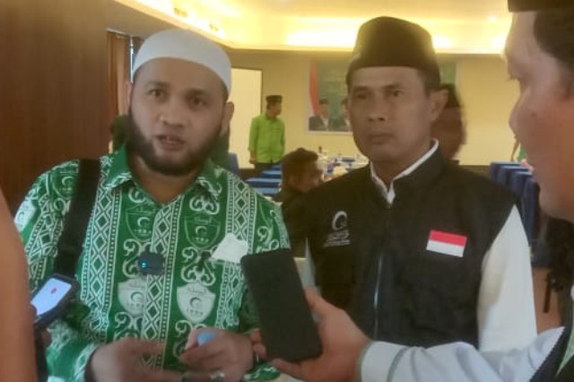 Ketua PW Al Washliyah Sumut, Dedi Iskandar Batubara dan Ketua Lembaga Kominfo Susilo.
