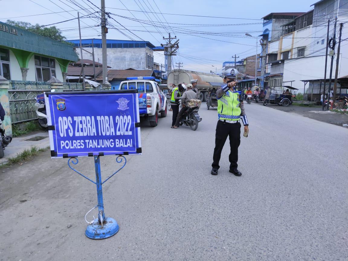 Operasi Zebra Toba 2022, Personil Satlantas Polres Tanjungbalai Beri Tilang Teguran Terhadap R2 40 Unit dan R3 20 Unit