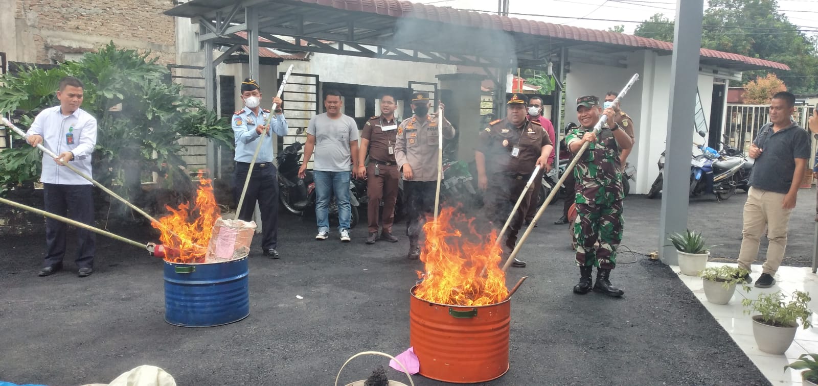 Cabjari Pancurbatu Musnahkan Barang Bukti