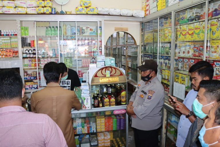 Tim Gabungan Polres Tanah Karo Bersama Dinas Kesehatan Cek Sejumlah Apotek