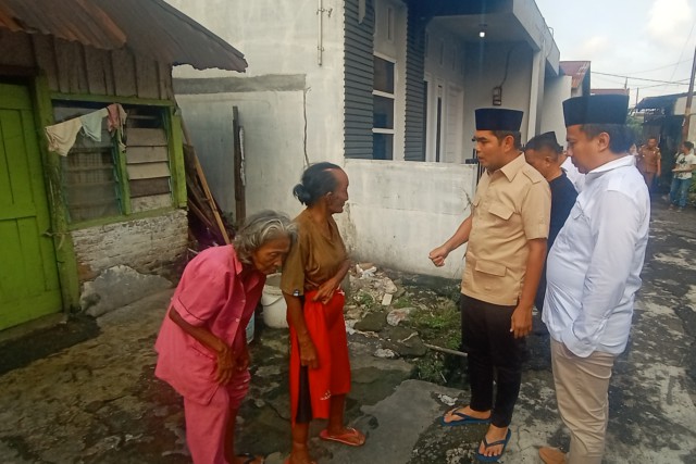 Ihwan Ritonga Kunjungi Wanita Tua Penderita Hidrosefalus di Medan Perjuangan