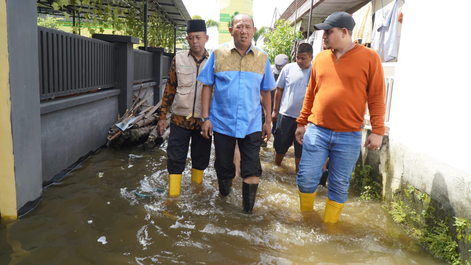 Plt Bupati Langkat Kunjungi Korban Banjir Di Tanjungpura & Besitang