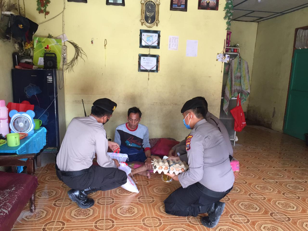 Polres Tanjungbalai Berikan Bansos Kepada Warga Kurang Mampu 