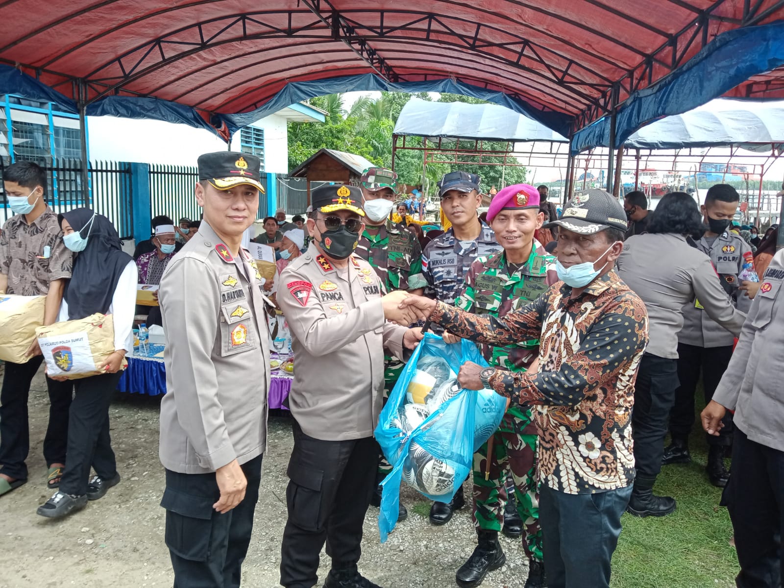 Kapolda & Kapolres Langkat Salurkan Baksos Ke Pulau Sembilan Langkat