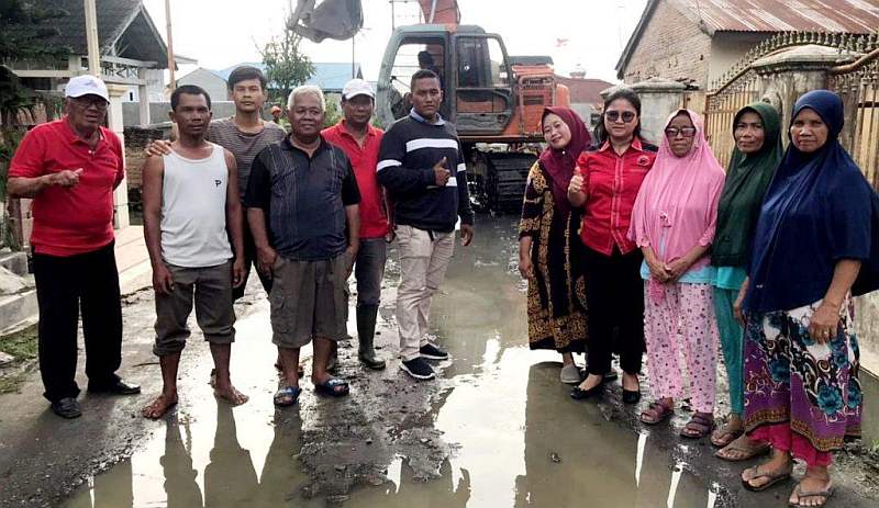 Anggota DPRD Medan Fasilitasi Pembuatan Parit dan Perbaikan Jalan di Medan Marelan