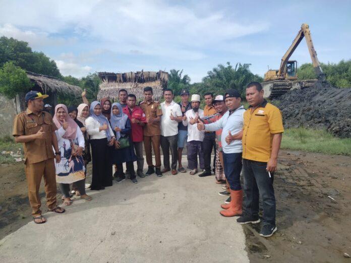 Kerap Kebanjiran, Anggota DPRD Medan Datangkan Beko ke Nelayan Indah