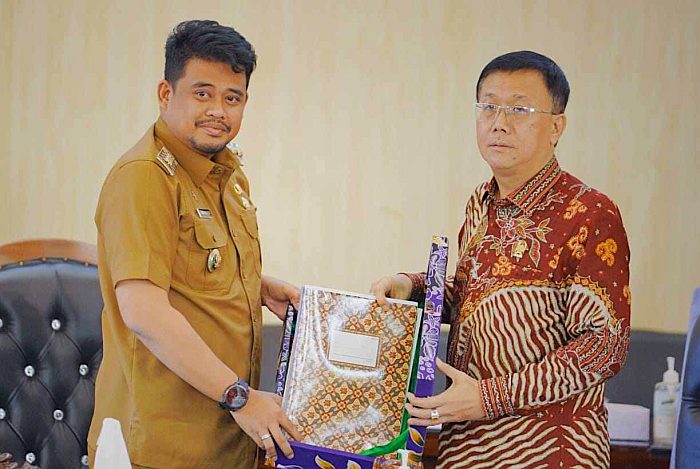 Penyerahan hasil pembahasan Ranperda.