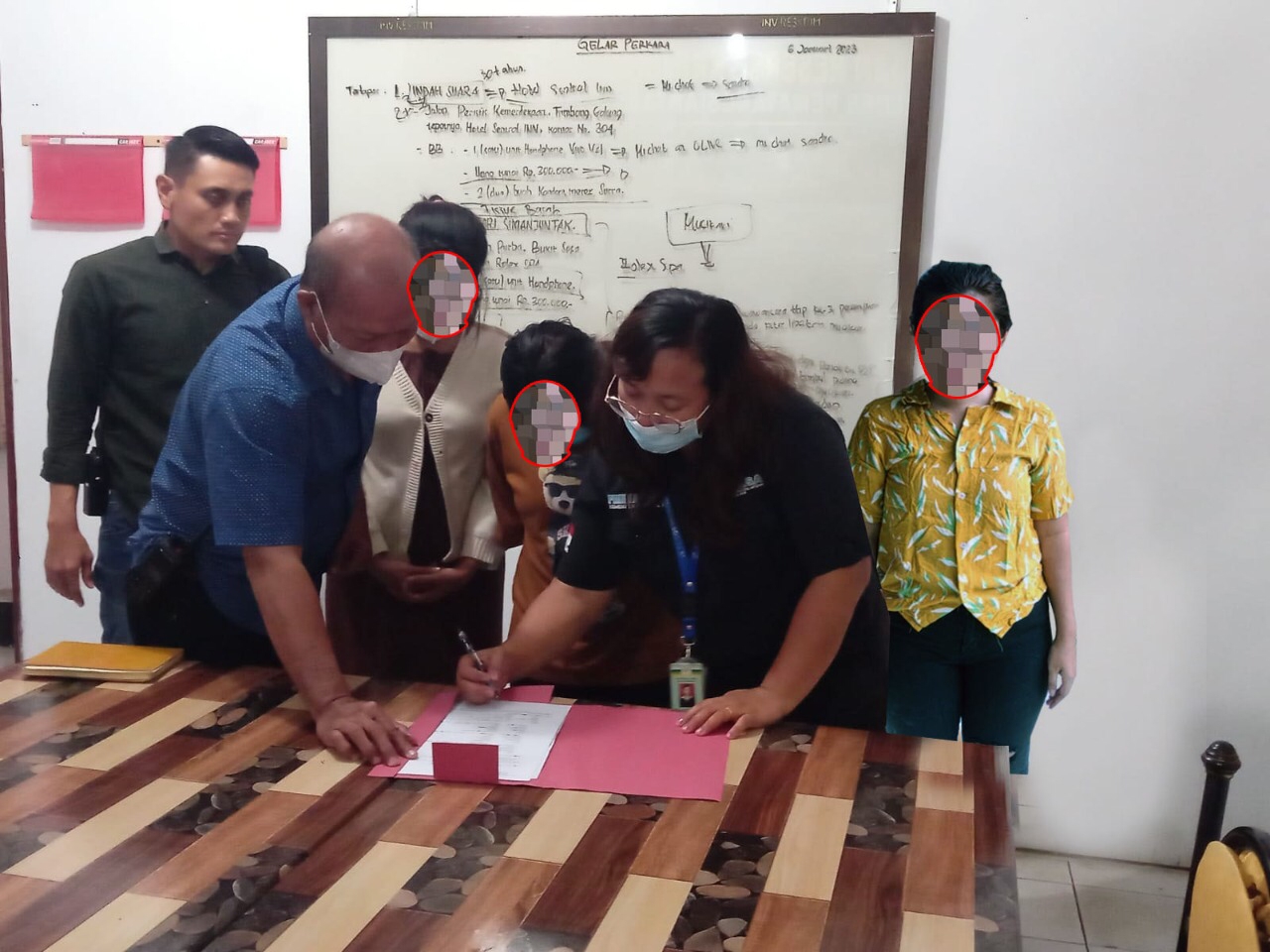 Polisi Bongkar Prostitusi Online Via Aplikasi MiChat