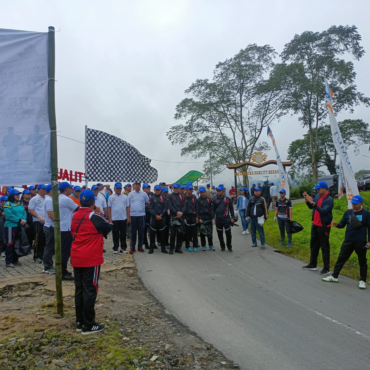 Polres Tanah Karo Ikuti Gerak Jalan Bersama Forkopimda & BUMN/D Kabupaten Karo