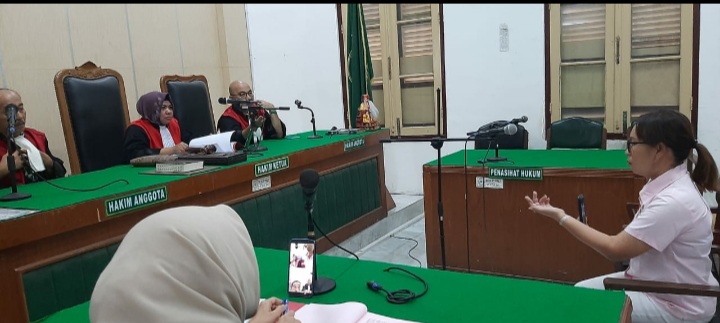 Leher Dibeset Pisau Cutter, Pemilik Cafe Hitz Lisa Nyaris Tewas. Cinho Dituntut 6 Tahun Penjara 