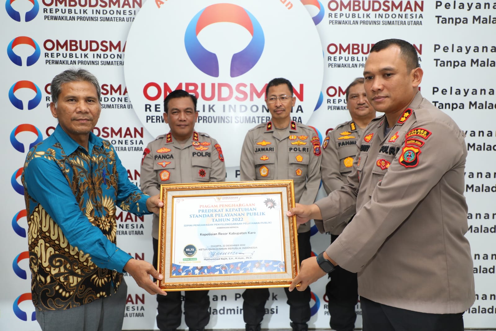 Kapolres Tanah Karo Menerima Penghargaan Dari Ombudsman RI Tahun 2022