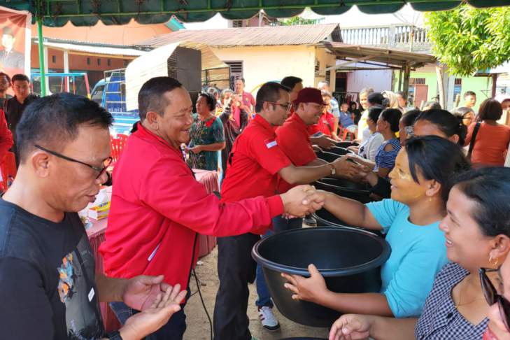 Tak Ada Capeknya! Rapidin Simbolon Turun ke Bawah, Bantu Nelayan dan Petani Sibolga-Tapteng