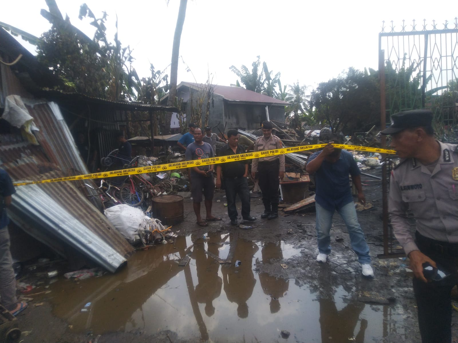 Ditinggal Pergi Makan, Gudang Botot Terbakar 