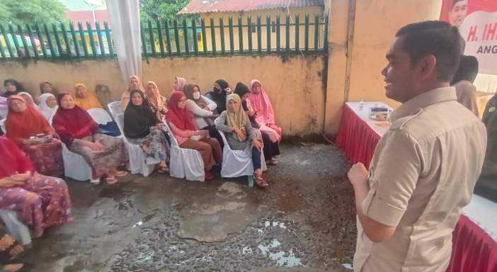 Warga menghadiri reses di Jalan Gedung Arca Gg Persatuan, Kelurahan Pasar Merah Timur, Kecamatan Medan Area, Medan, Sabtu (11/2/2023).