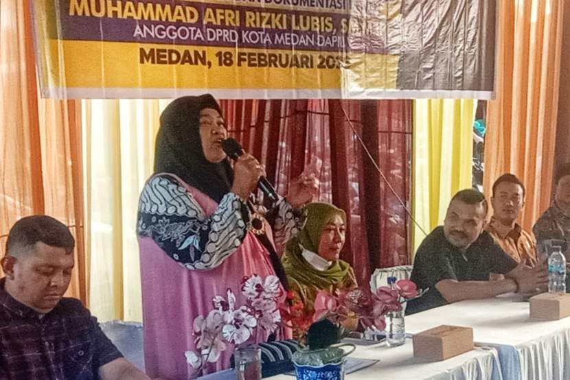 Ibu Cia saat menyampaikan sambutan.