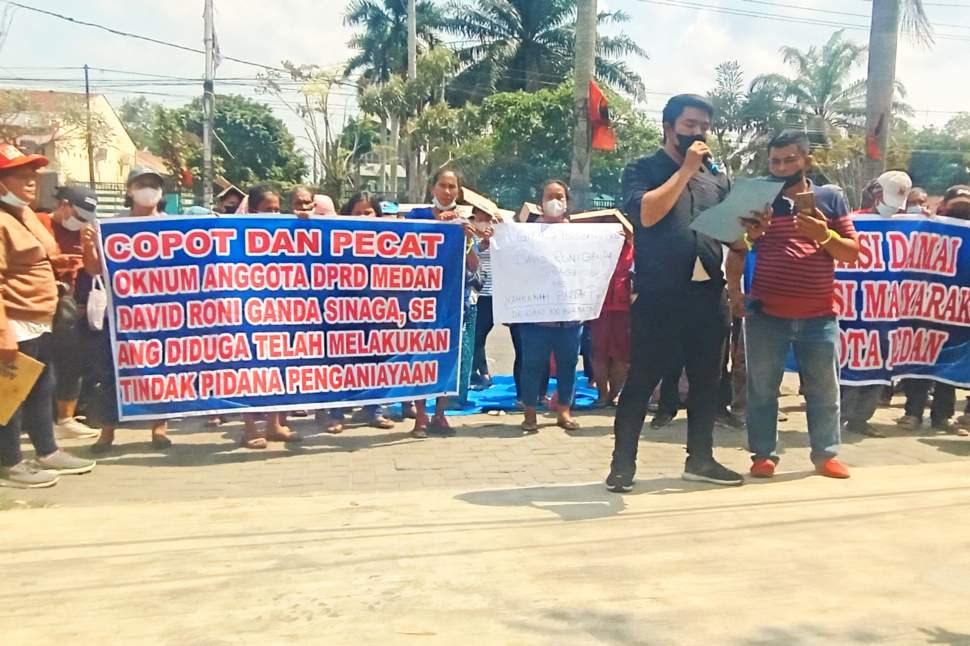 Coreng Nama Partai, Warga Simpatisan Datangi PDIP Sumut: Copot David Roni Sinaga!