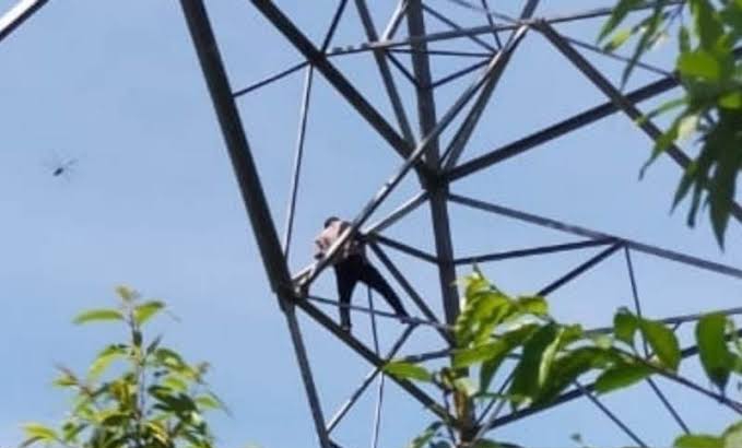 Warga Kampung Masjid Tewas Jatuh Dari Atas Tower 