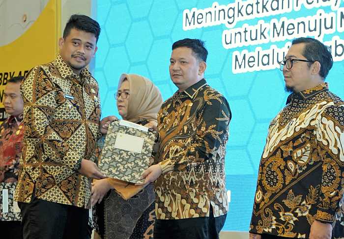 Sekretariat DPRD Kota Medan Raih Penghargaan atas Capaian Kinerja Perangkat Daerah