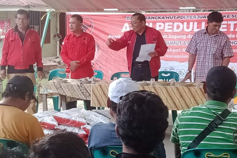 DPD PDI Perjuangan Sumut Bagikan Bantuan Bibit Jagung dan Pupuk di Samosir