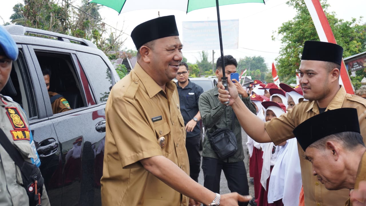 Syah Afandin Lakukan Peletakan Batu Pertama Pembangunan Masjid Raya Al Ikhlas  