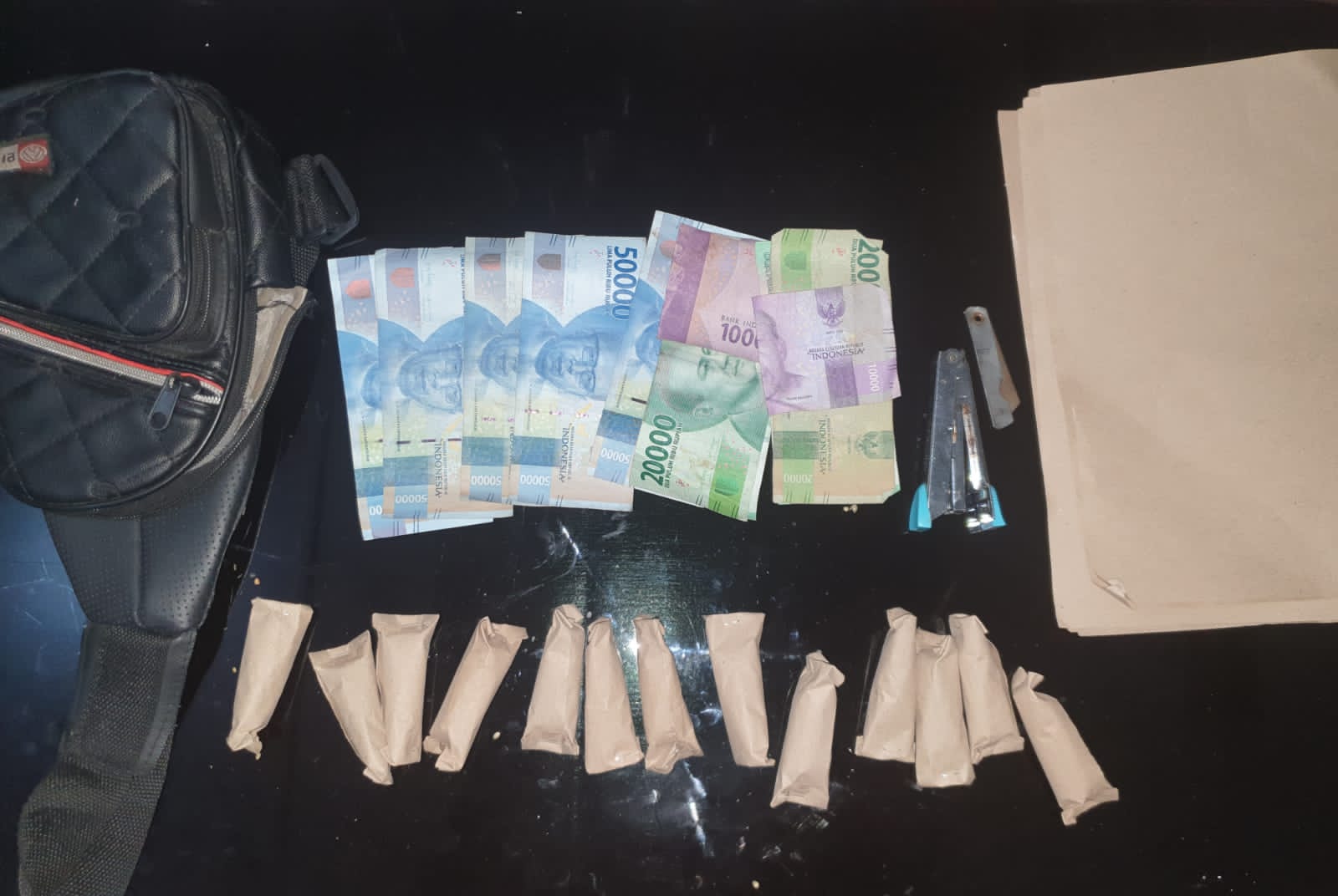 Rumah Pengedar Ganja di Gerebek 