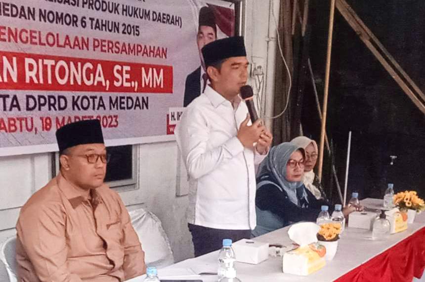 Dibalut Silaturrahmi, Ihwan Ritonga Sosialisasi Perda Pengelolaan Persampahan di Raya Menteng