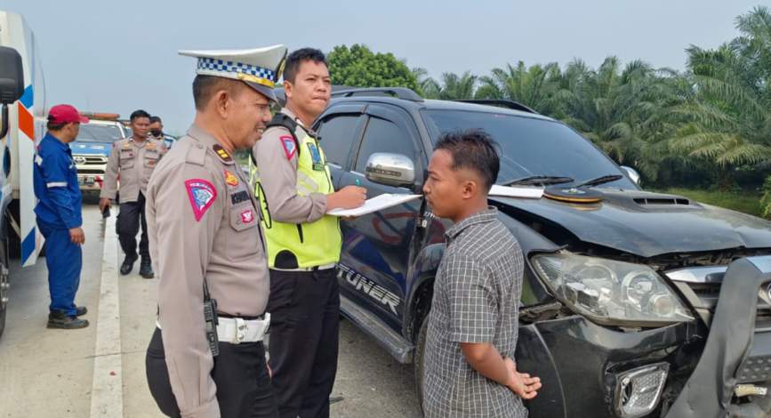 Berhenti di Pinggir Tol Medan-Tebing Tinggi, Supir Pick Up asal Aceh Tewas Ditabrak Truk