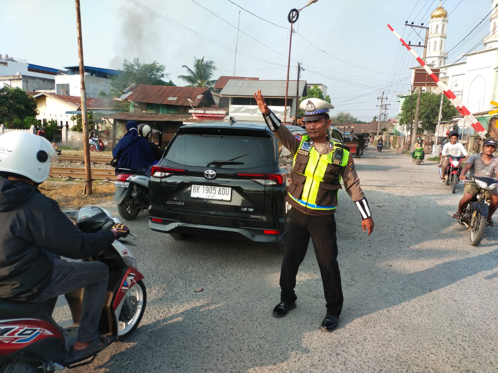 Sat Lantas Polres Tanjungbalai Lakukan Pengamanan Arus Lalulintas Di Pasar Tumpah
