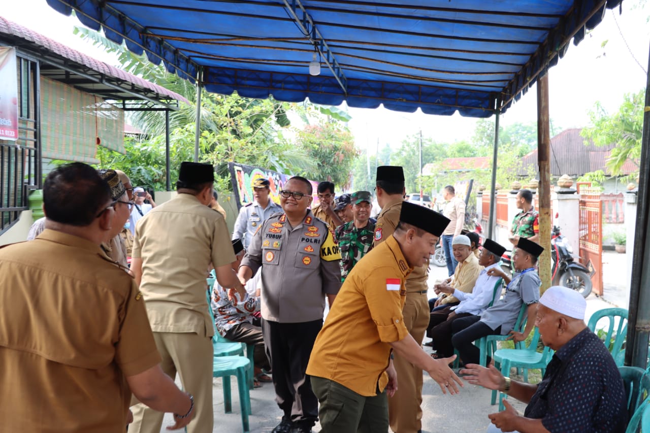 Kapolres Tanjungbalai Dan Unsur Forkopimda Melayat Ke Rumah Kadisnaker Tanjungbalai  