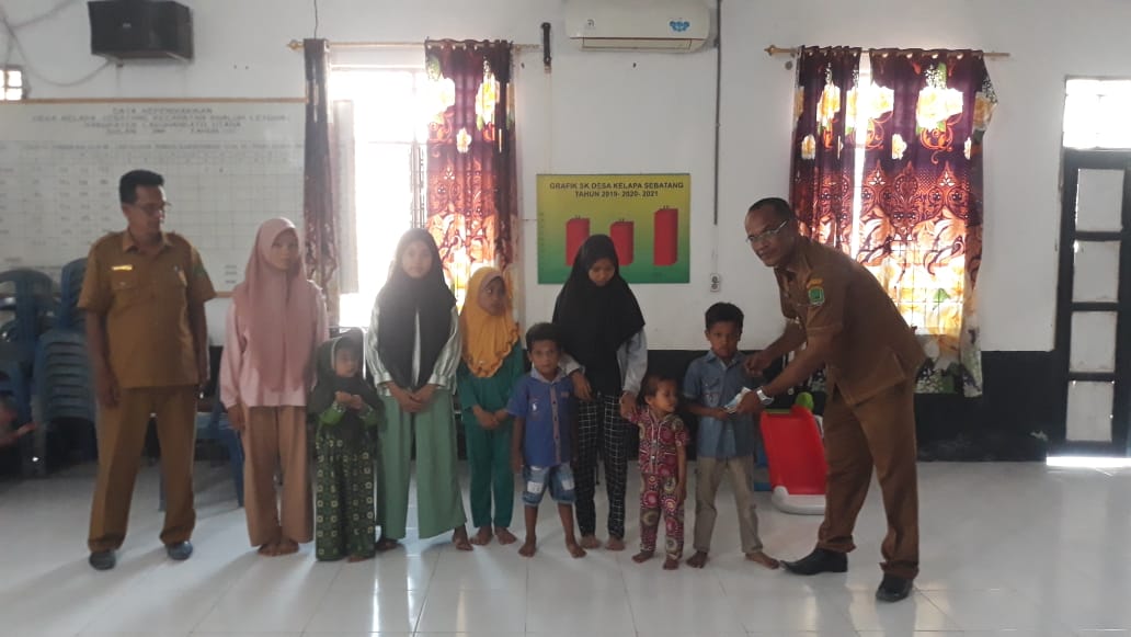 Kades Kelapa Sebatang Kec Kualuh Leidong Santuni Anak Yatim