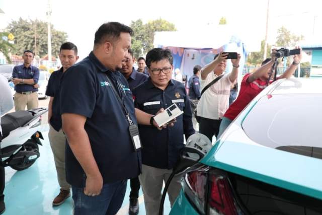 Dirjen Ketenagalistrikan Dan GM PLN UID Sumatera Utara Tinjau SPKLU PLN Binjai