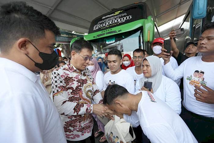 Ketua DPRD Kota Medan Hadiri Pelepasan Pemudik Gratis Program Pemko Medan