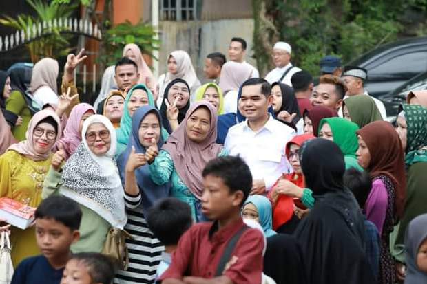 Halalbihalal, Ribuan Warga Ajak Ihwan Ritonga Berswafoto