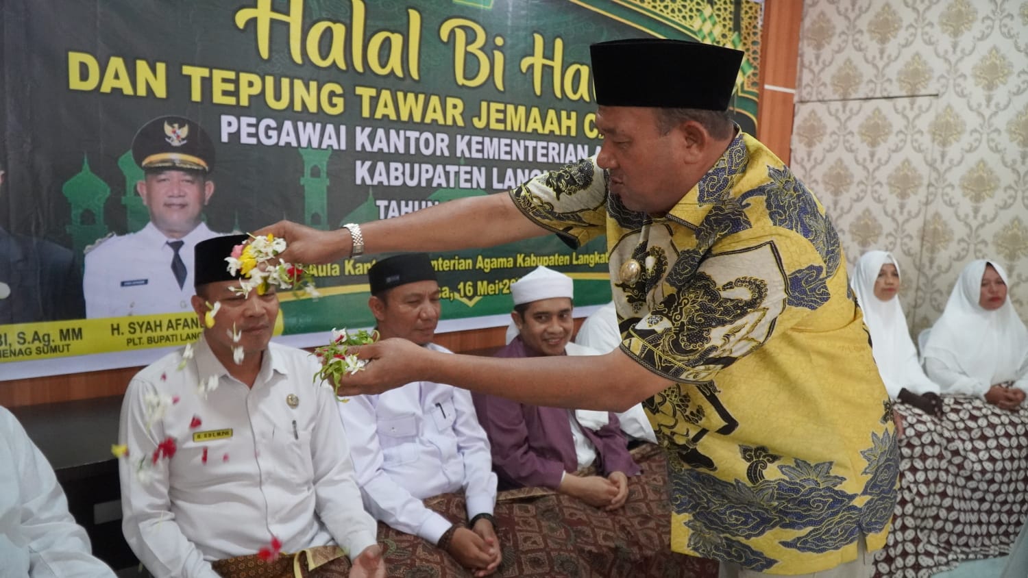 Syah Afandin Hadiri Halal Bihalal & Tepung Tawar Calon Jemaah Haji 