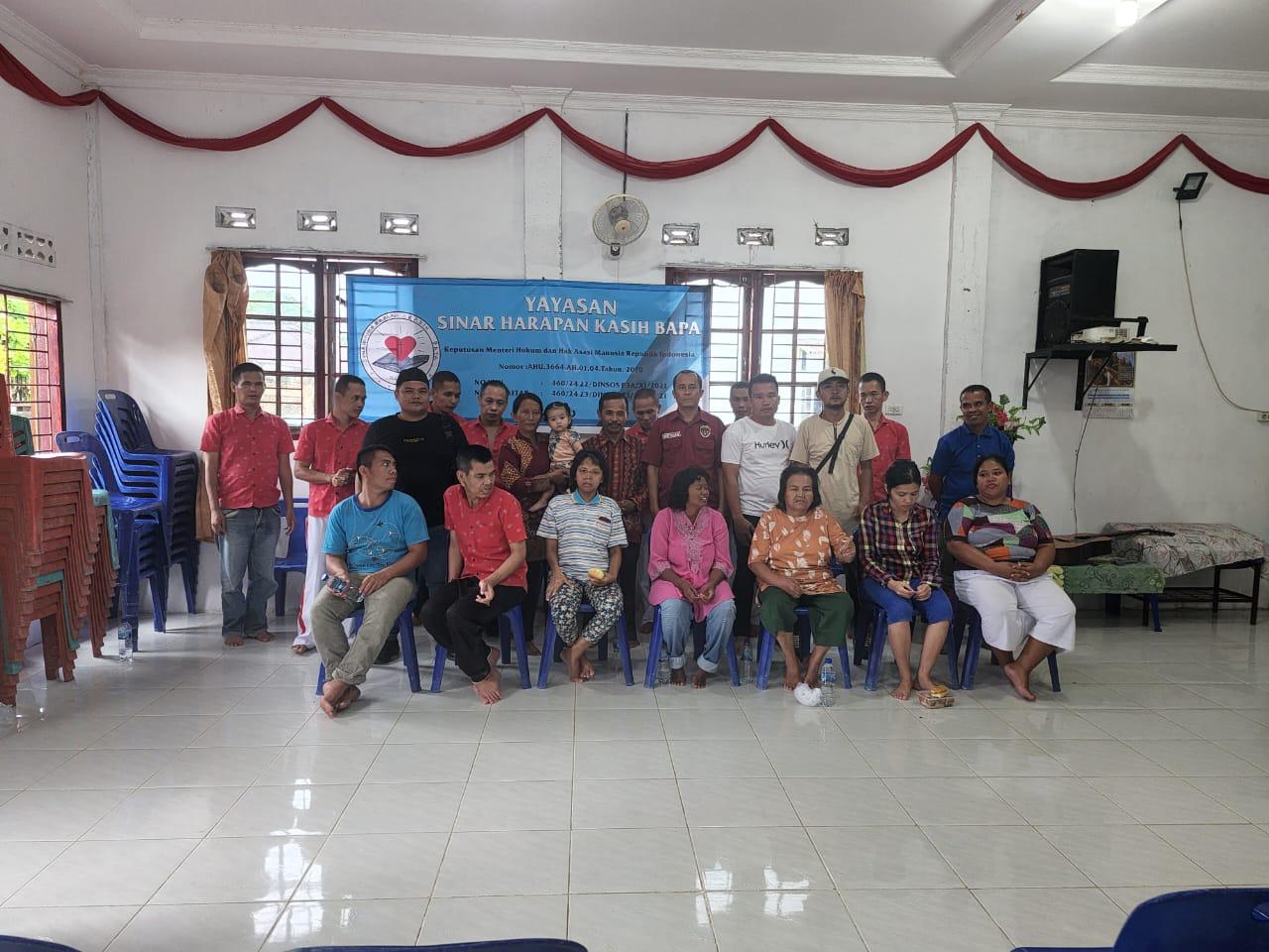HUT Ke-3, Pers Tim Cobra Polres Siantar Makan Bersama ODGJ