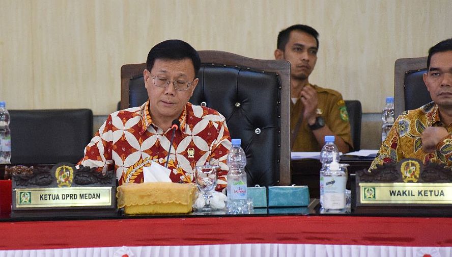Ketua DPRD Medan Hasyim SE saat memimpin Rapat Paripurna DPRD Kota Medan, Selasa (23/5/2023).