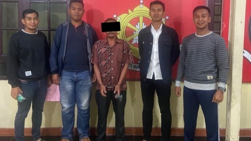 Pria Di Dairi Bacok Istri & Selingkuhannya Gegara Berduaan Di Kamar Mandi