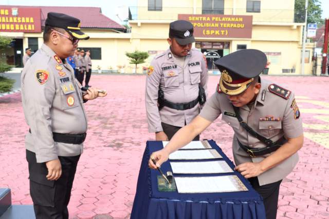 Kapolres Tanjung Balai Pimpin Upacara Serah Terima Jabatan Waka Polres dan Kabag Ren