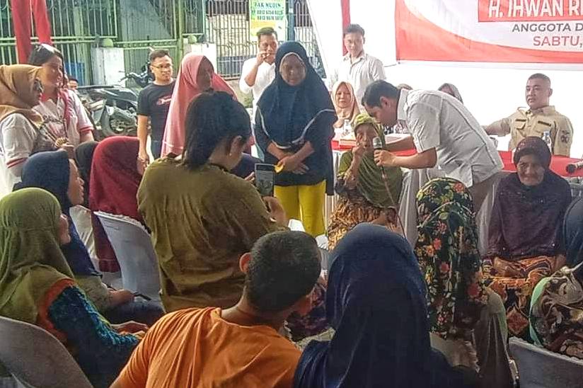 Ihwan Ritonga Silaturahmi dengan Warga: Ada yang Melahirkan 10 Anak?