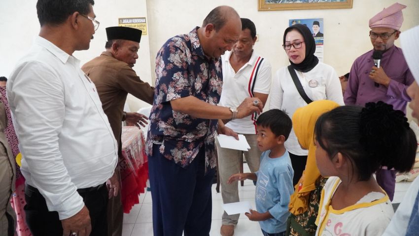 Syah Afandin Santuni Puluhan Anak Yatim