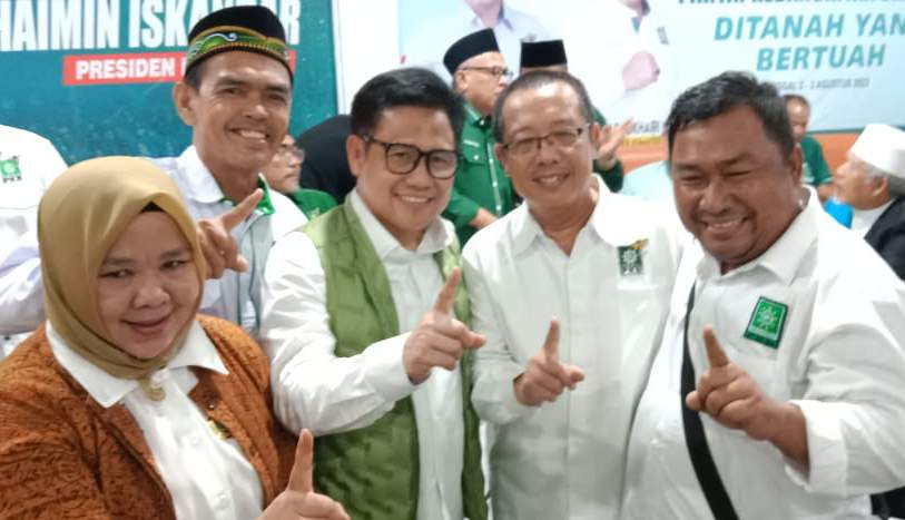 Hadiri Silaturahmi di Kediaman Ali Umri, Gus Imin Disambut Antusias Warga