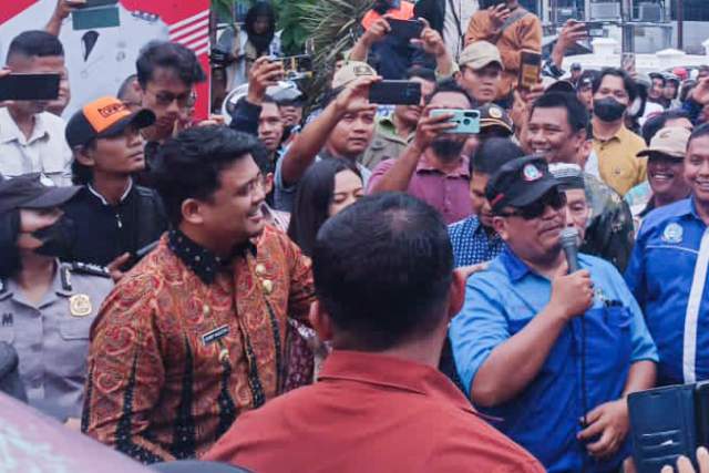 Aksi Damai Depan Balai Kota, Bobby Nasution Terima Aspirasi Ratusan Pekerja