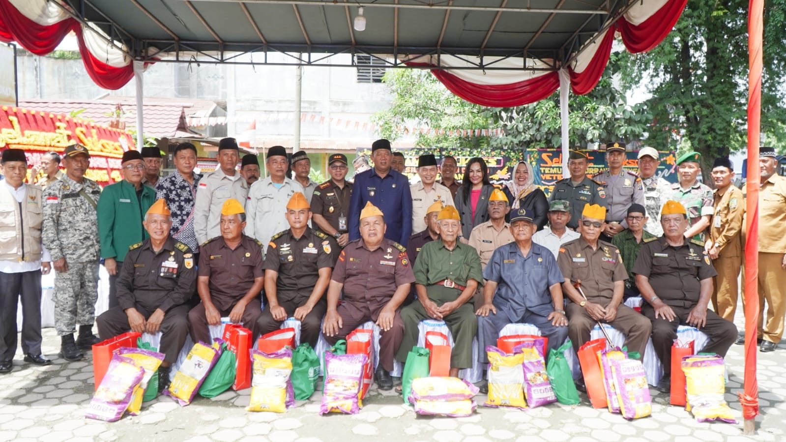 Syah Afandin Hadiri Silaturahmi Veteran Pejuang 45 Sekaligus Pembagian Sembako