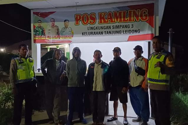 Kanit Binmas Polsek Kualuh Hilir Patroli ke Pos Kamling Lingkungan Simpang Tiga