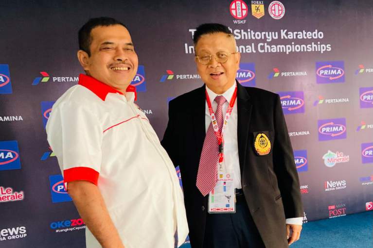 Ketua Umum Shindoka Sumut DR Zulkarnain MSi (kiri).