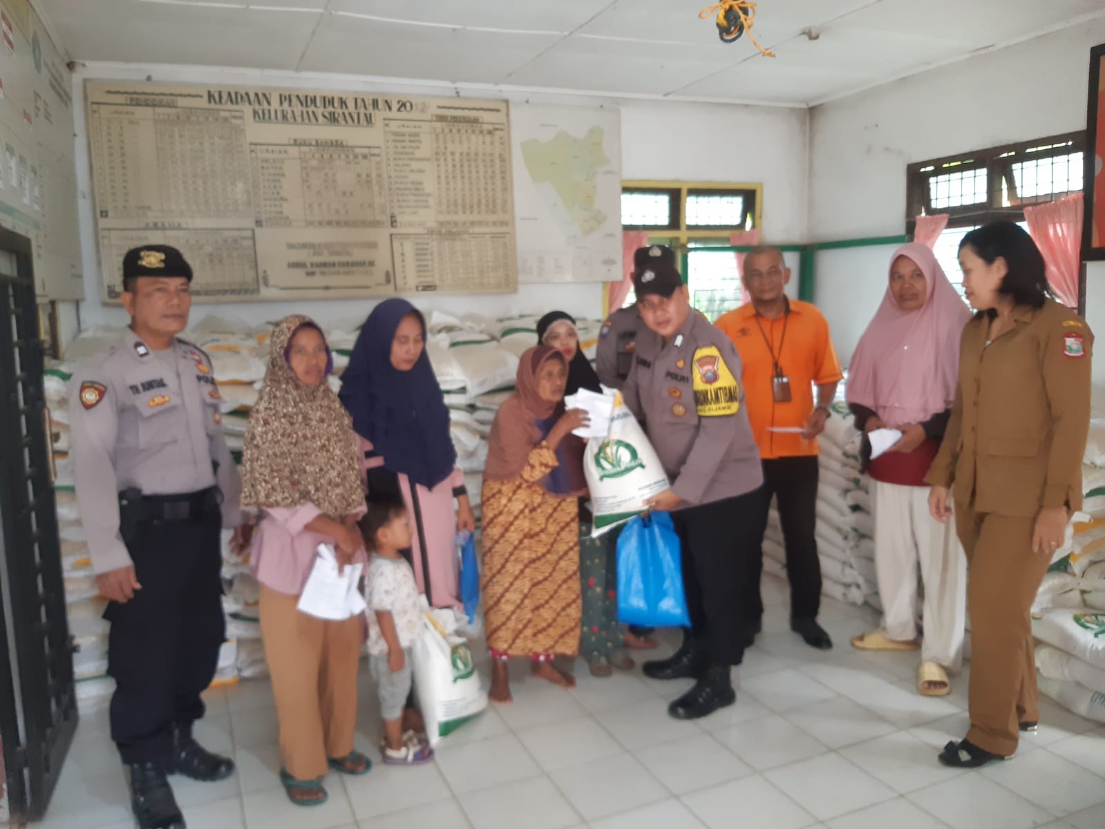 Polres Tanjung Balai Laksanakan Monitoring Dan Penyerahan Bantuan Beras