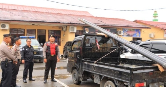 Tiga Pelaku Pencurian Tiang Milik Telkom Diamankan