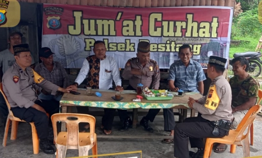 Polsek Besitang Jumat Curhat Perkenalkan Polisi RW