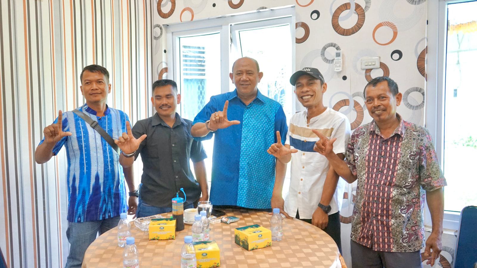 Kades Martelu Kecamatan Laubaleng Dinobatkan Sebagai Kepala Desa Terbaik Pada HUT PWDPI Ke-1